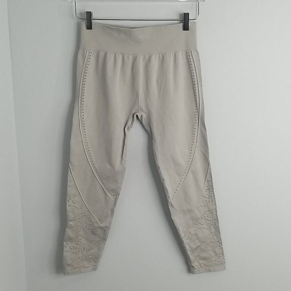 Fabletics Seamless High Waisted Capri Leggings M - Picture 3 of 12